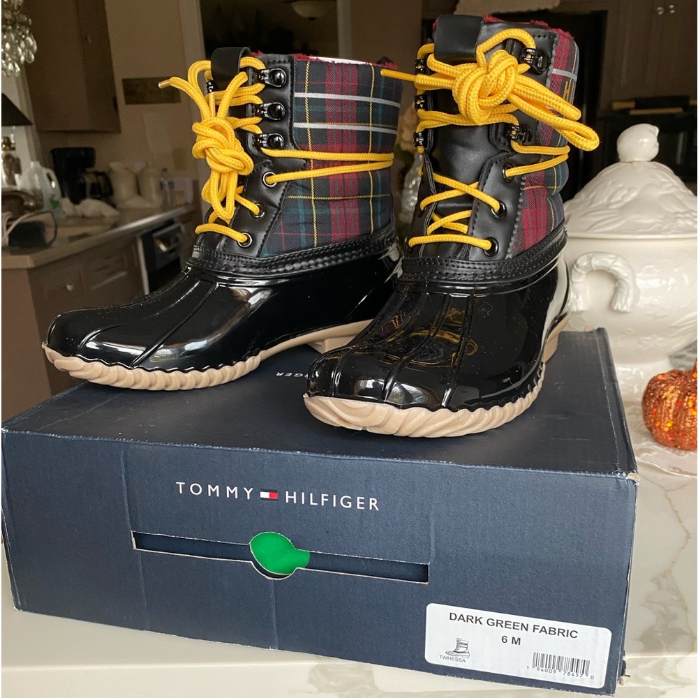 RARE COLORS !! Brand new Tommy Hilfiger rain boots, size 6